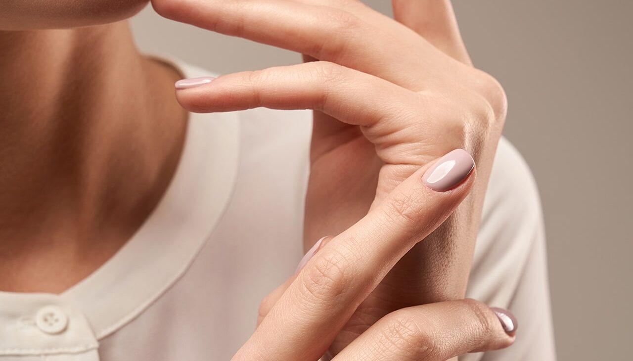 young-model-demonstrating-expensive-ring young-model-demonstrating-expensive-ring